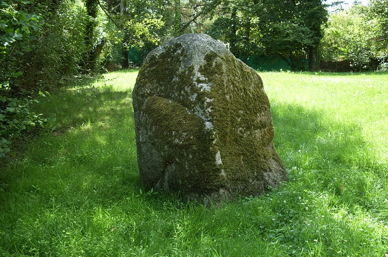 Menhir du Poulquer à Benodet